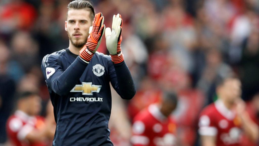 David De Gea applauds