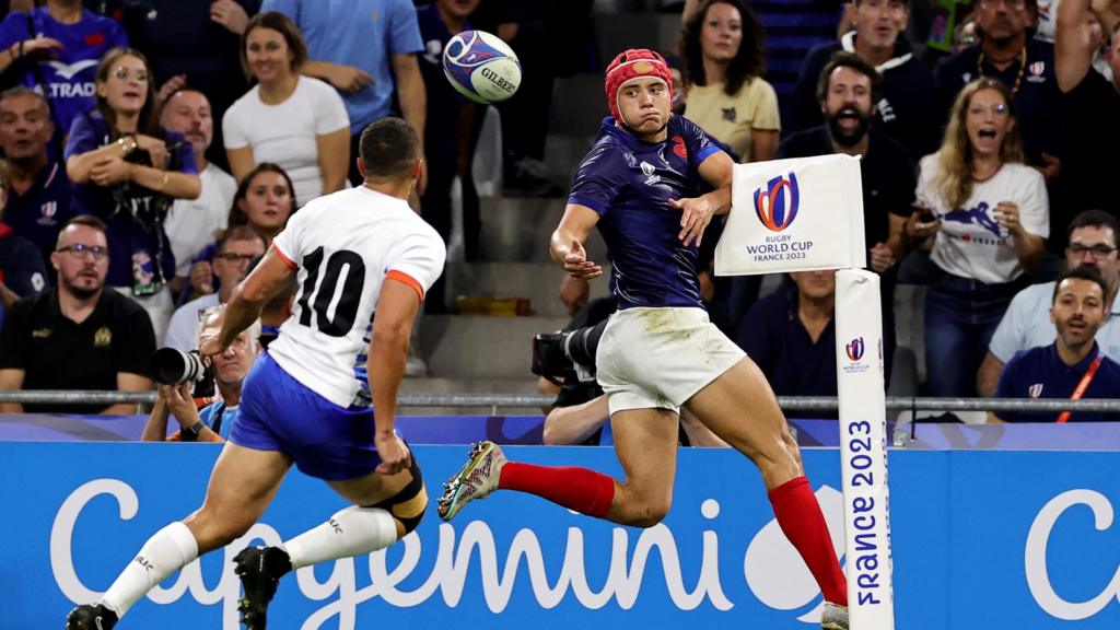 Louis Bielle-Biarrey of France passes the ball to Jonathan Danty (not pictured) to score the team's second try