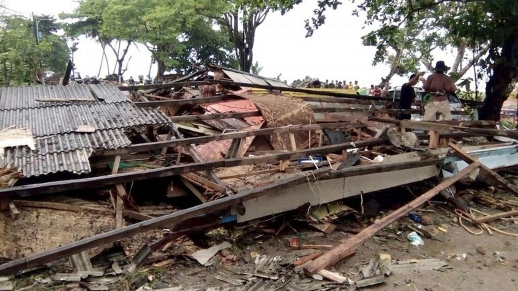 Residents inspect the damage on Carita Beach, Indonesia. Photo: 23 December 2018