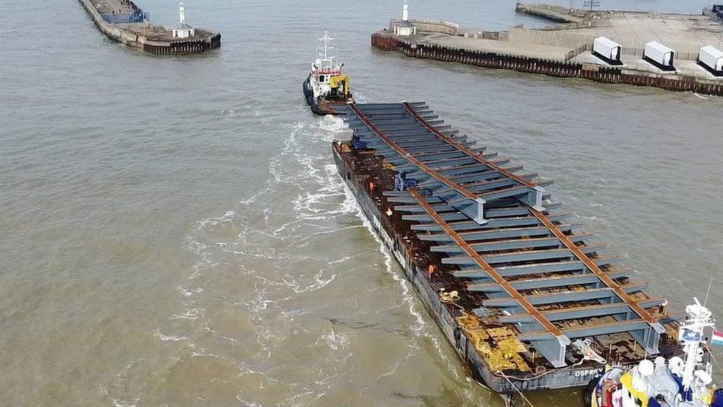 Gull Wing bridge parts sail into Lowestoft