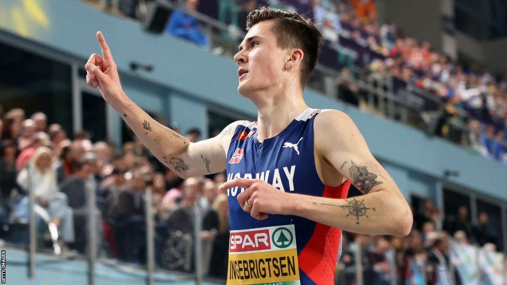 Jakob Ingebrigtsen celebrates