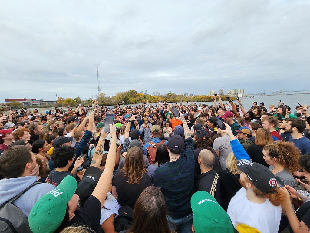 Crowd watches 'chicken man' feast