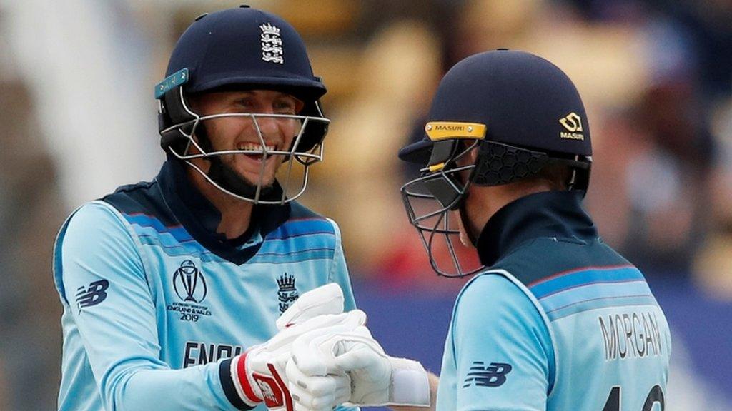 Joe Root and Eoin Morgan celebrate