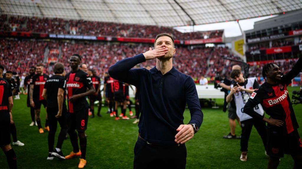 Xabi Alonso celebrates winning the title