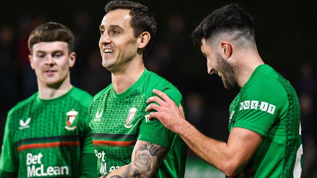 Glens beat Coleraine to go second as Swifts hold Larne