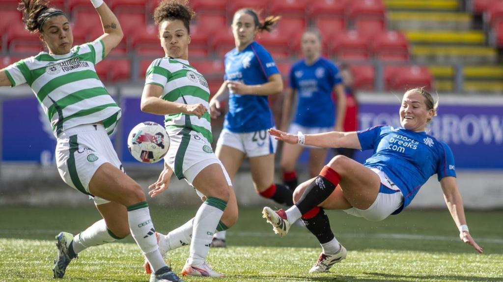 Glasgow go top after Hibs lose and Celtic hold Rangers