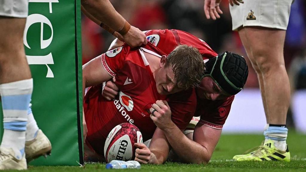 Jac Morgan scores for Wales