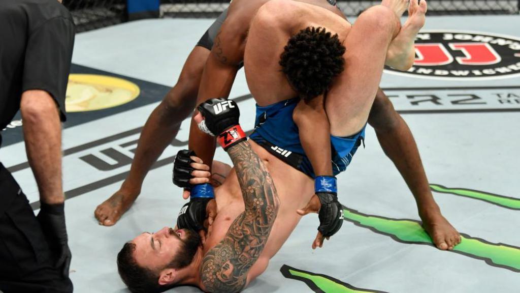 Paul Craig secures a triangle choke connected Jamahal Hill