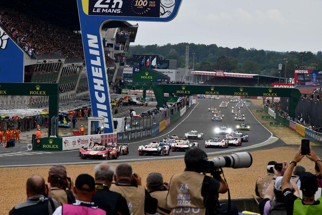 Cars take the first corner at Le Mans in 2023