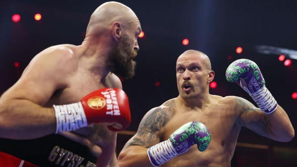 Olexandr Usyk rămâne campion absolut la categoria grea - victorie clară cu Tyson Fury