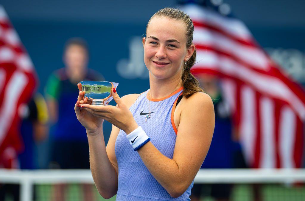 Mika Stojsavljevic with the US Open girls' trophy 