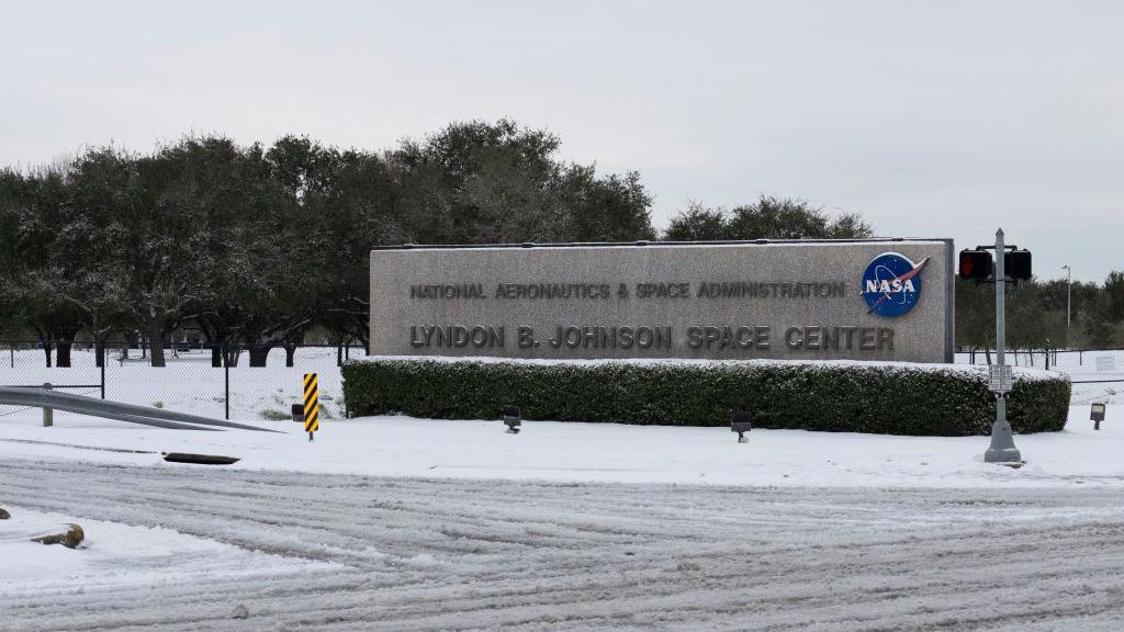 The exterior of the Johnson Space Centre, there is snow on the gorund.