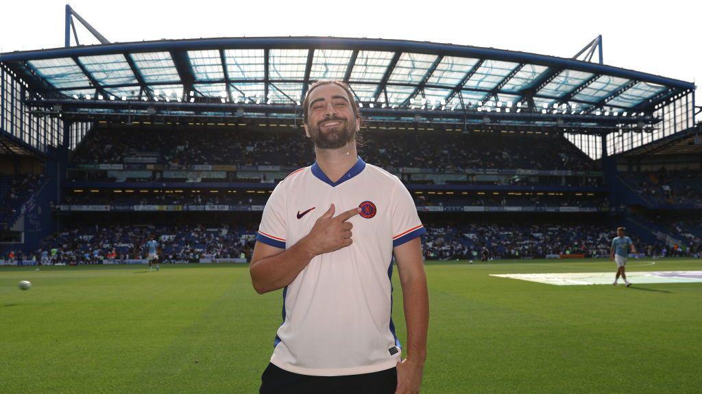 Noah Kahan at Stamford Bridge before Chelsea played Manchester City in 2024