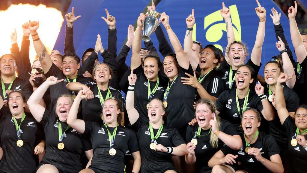New Zealand celebrate winning the Women's Rugby World Cup