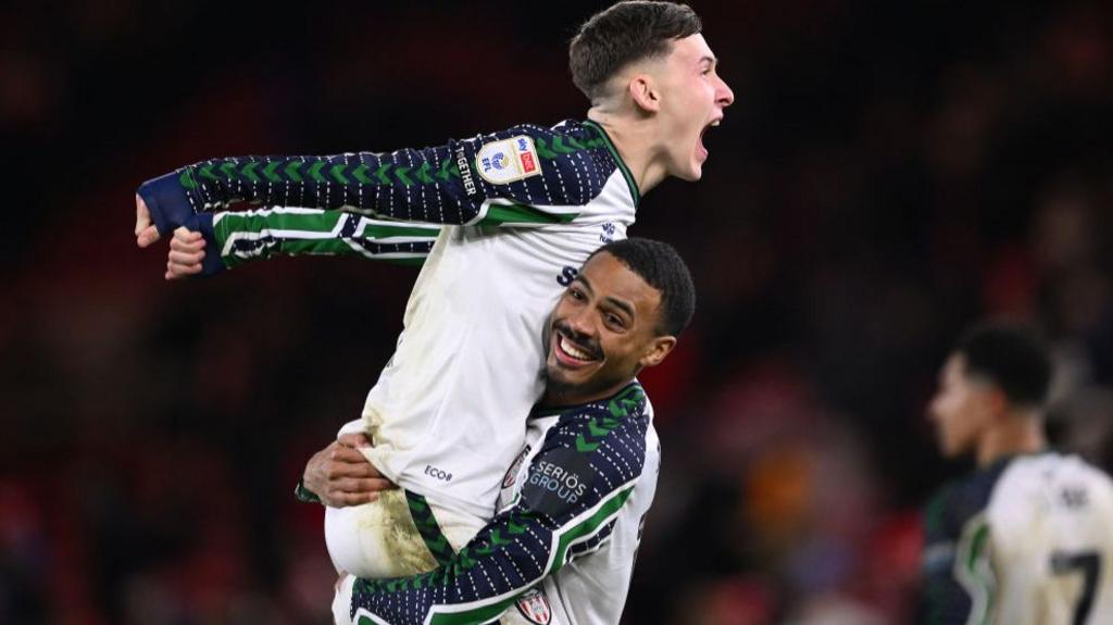 Middlesbrough 2-3 Sunderland: Black Cats win thrilling Tees-Wear derby -  BBC Sport