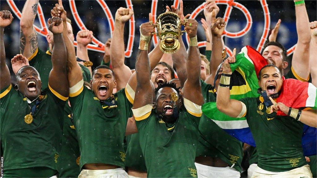 Siya Kolisi lifts the World Cup