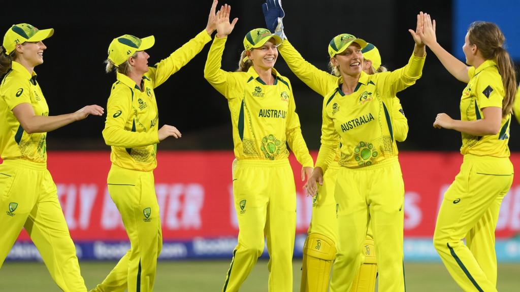 Australia celebrate a wicket