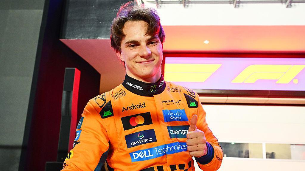 Oscar Piastri gives a thumbs up after securing sprint pole 