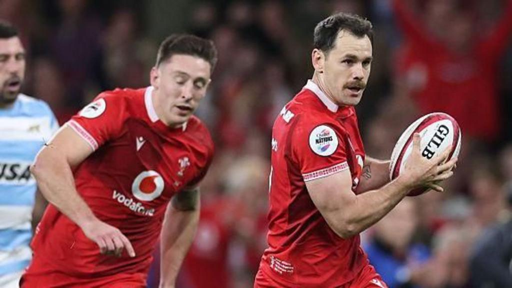 Tomos Williams scores for Wales