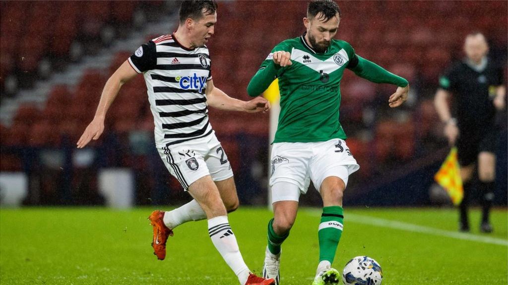 Queen's Park's Louis Longridge and Dundee United's Scott McMann