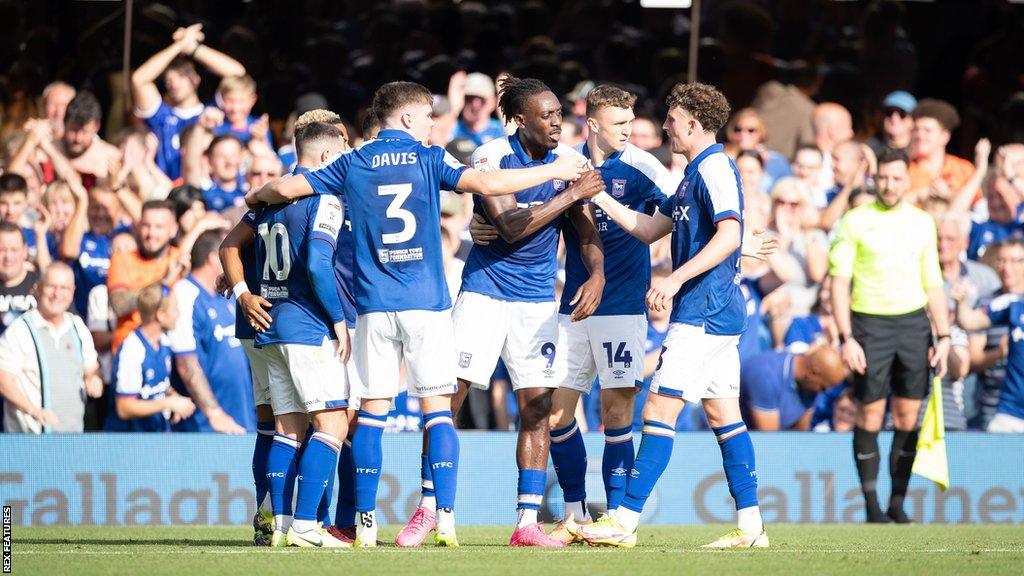 Freddie Ladapo in action for Ipswich