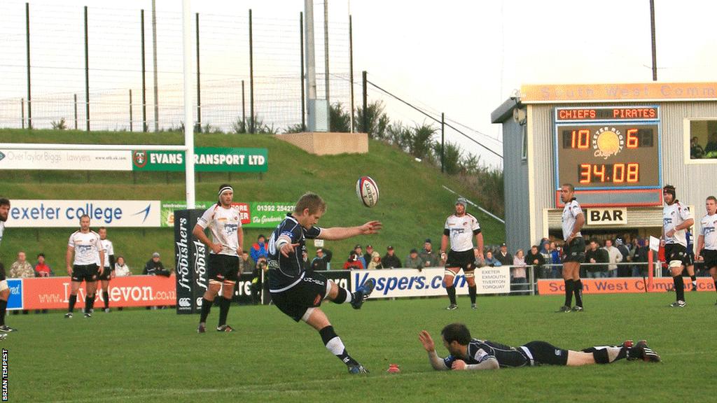 Gareth Steenson kicks a penalty for Exeter against Cornish Pirates in 2009