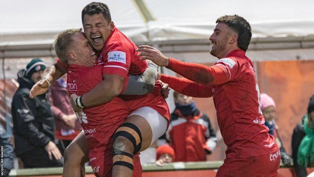 Jersey Reds celebrate a try against Richmond