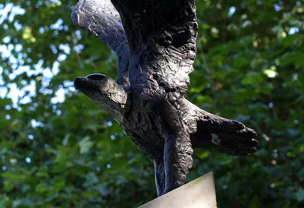 Eagle Squadron Memorial by Elisabeth Frink, 1985 - Grosvenor Square Gardens, London