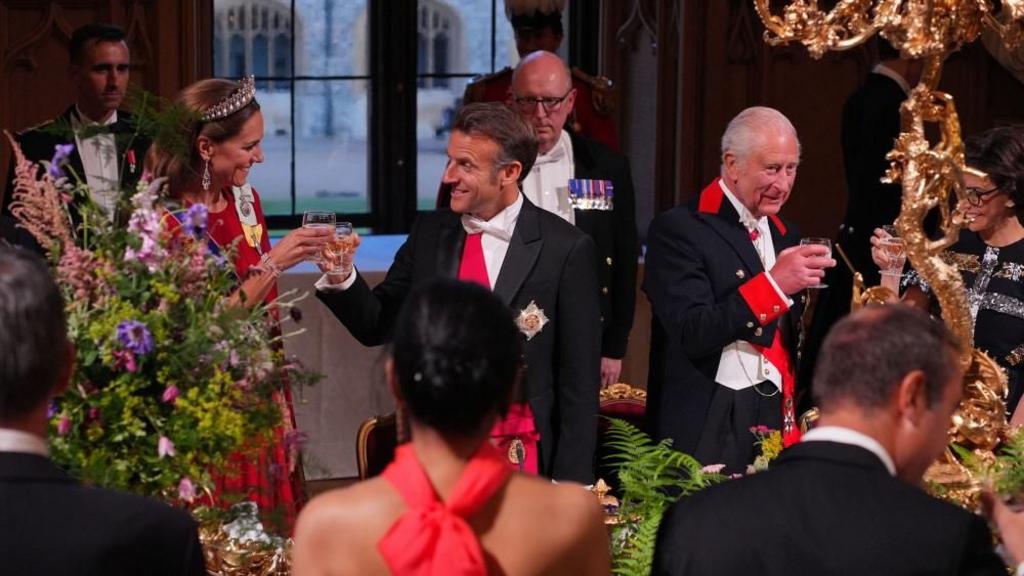 A toast at a state banquet, Emmanuel Macron clinks glasses with the Princess of Wales 
