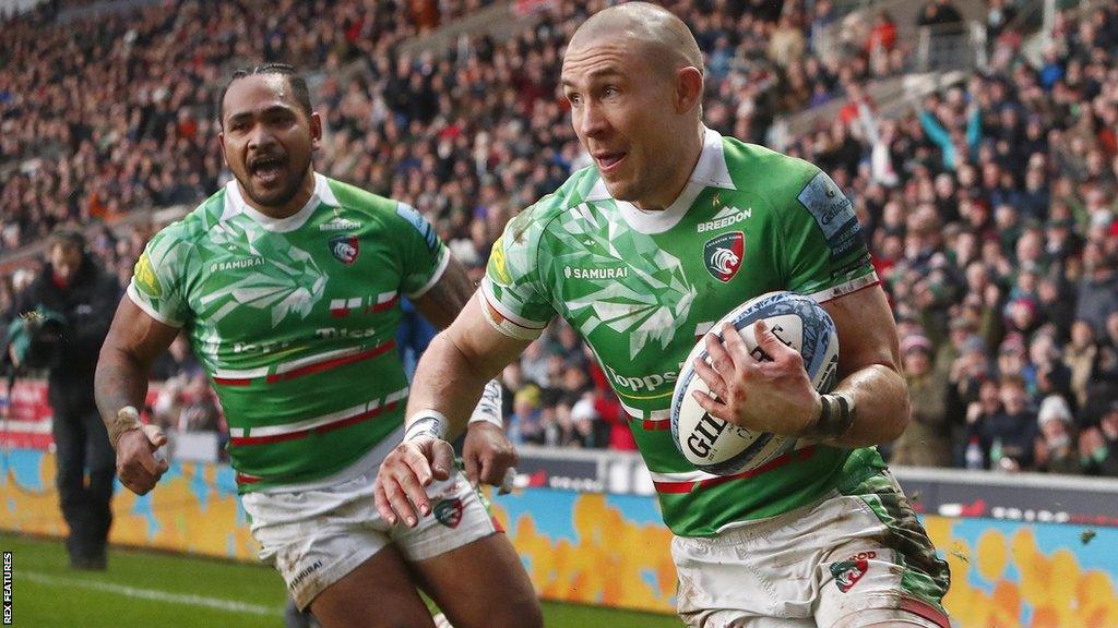 Mike Brown scores a try for Leicester Tigers