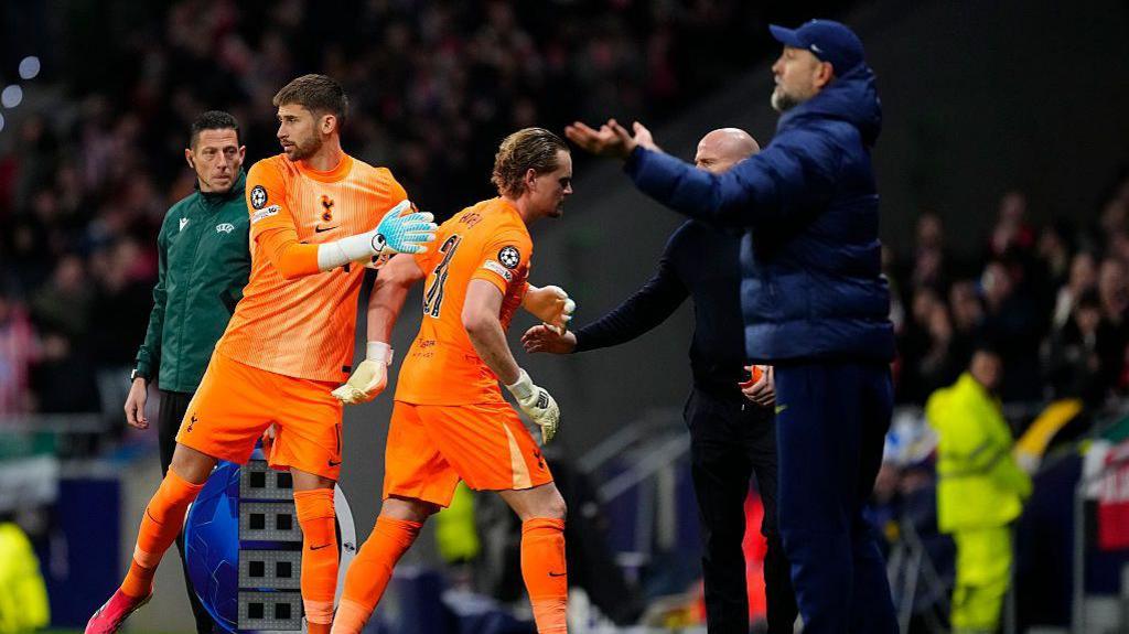 Antonin Kinsky being replaced by Guglielmo Vicario during Tottenham's game against Atletico Madrid.