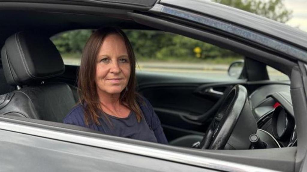 Fahrer parken in Parkbuchten, um Flughafengebühren zu umgehen