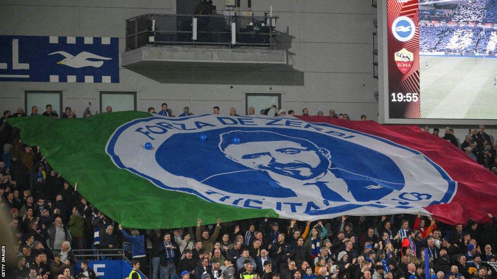 Banner of Brighton manager Roberto De Zerbi