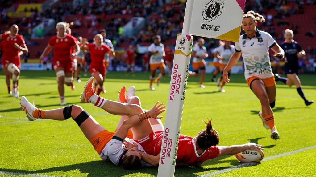 Alysha Corrigan scores a try