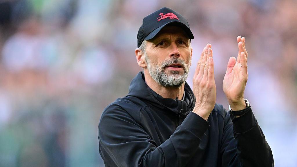 Marco Rose claps during the Bundesliga match between Borussia Monchengladbach and RB Leipzig