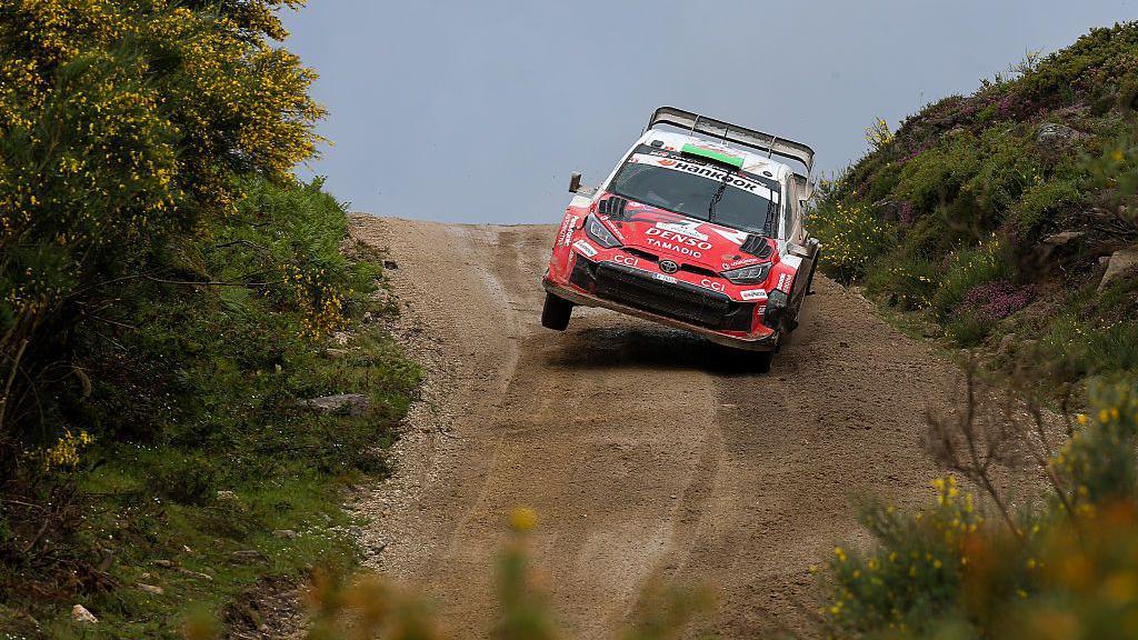 Elfyn Evans o dîm Toyota Gazoo yn ystod Rali Portiwgal yn nhymor 2026.