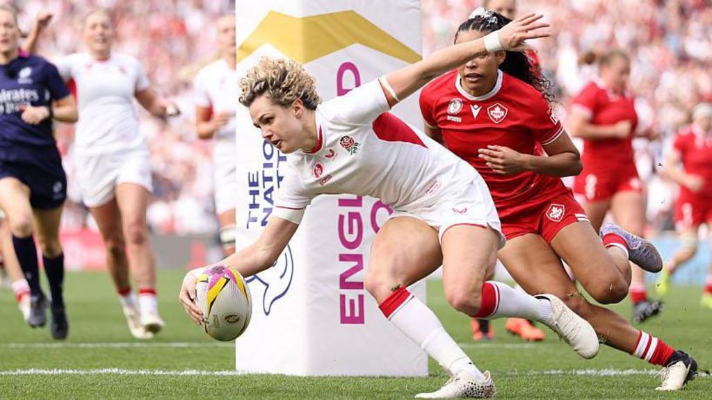 Ellie Kildunne scores
