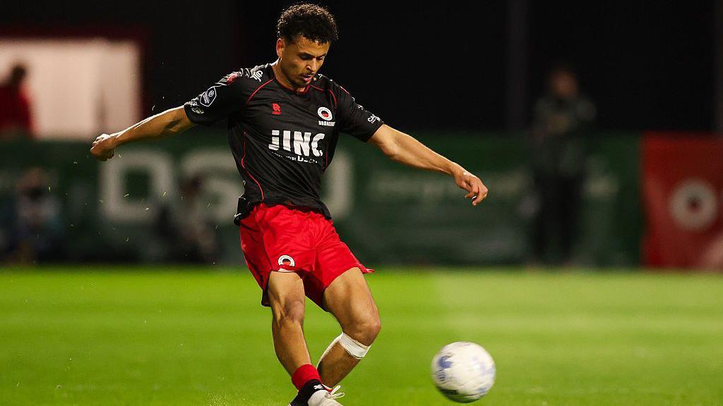 Ilias Bronkhorst kicking a football