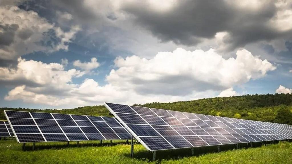 13:46 GMTGovernment decision on 2,400 acre solar farm delayed, published at 13:46 GMTGovernment decision on 2,400 acre solar farm delayed