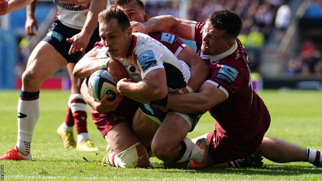 Ivan van Zyl scores a try for Saracens