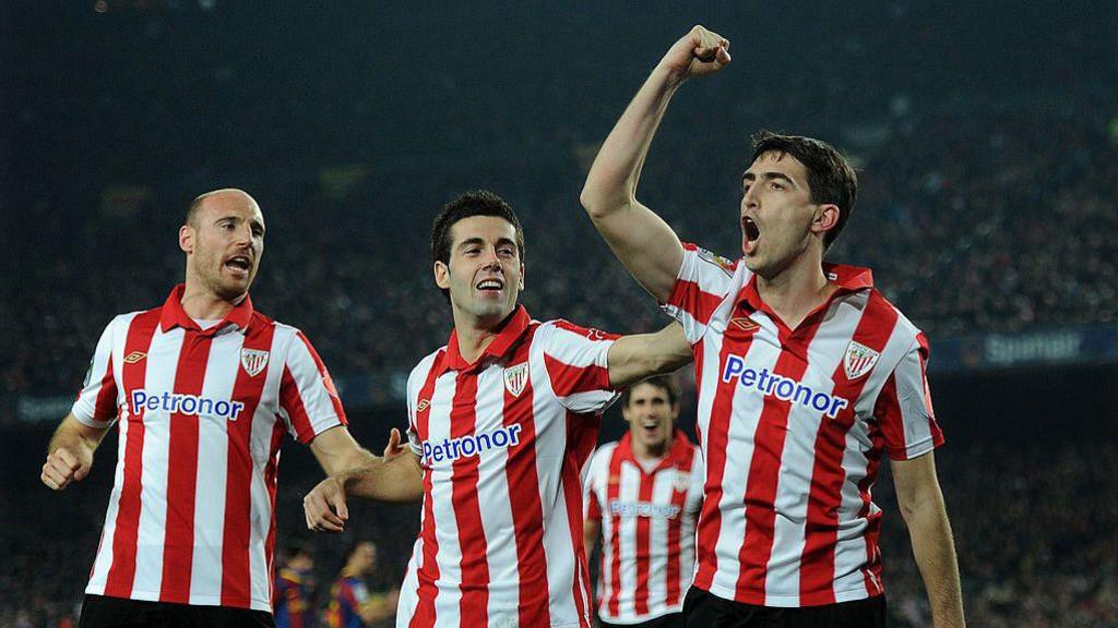 Andoni Iraola celebrates scoring a goal for Athletic Club in 2011.