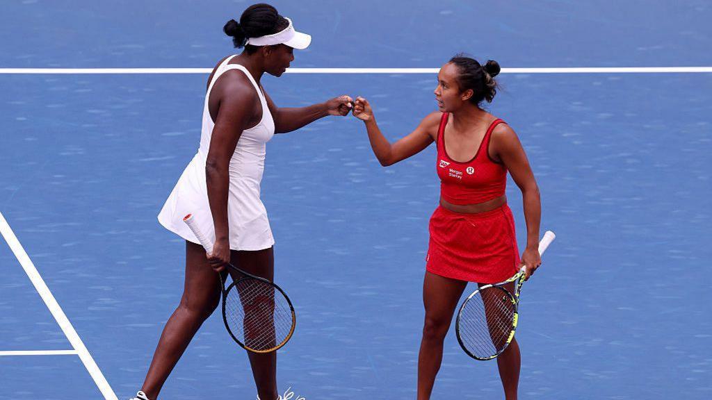 Venus Williams and Leylah Fernandez