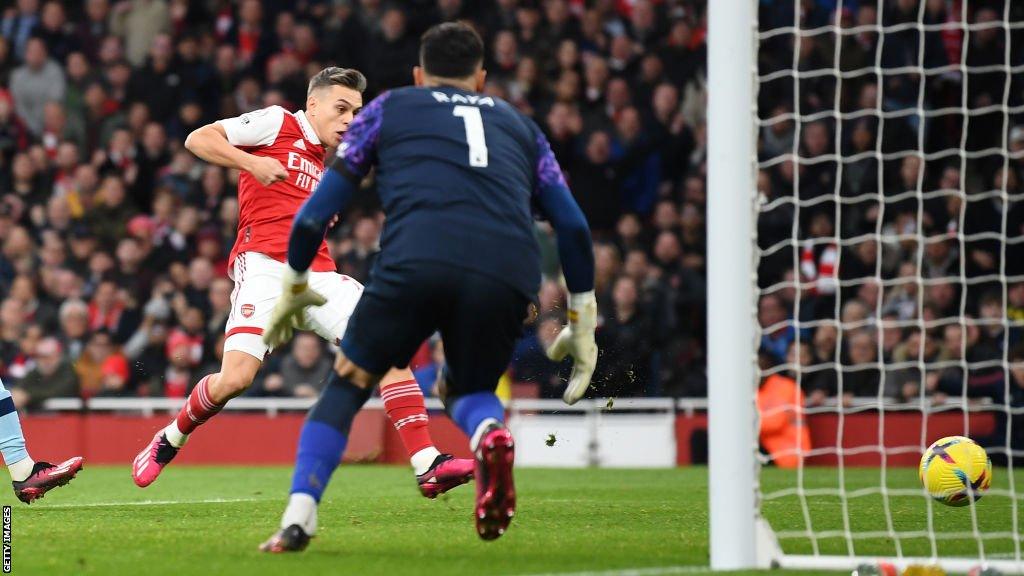 Leandro Trossard scores for Arsenal