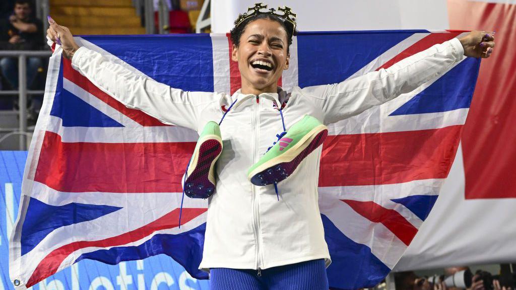 Jazmin Sawyers celebrates winning the 2023 European Indoor title in Istanbul