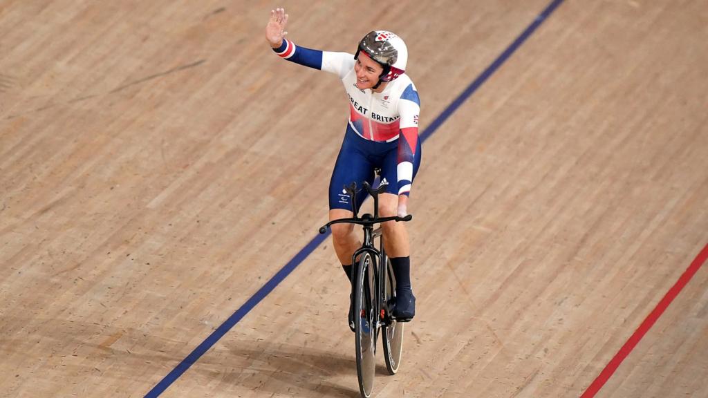 Sarah Storey celebrates winning gold