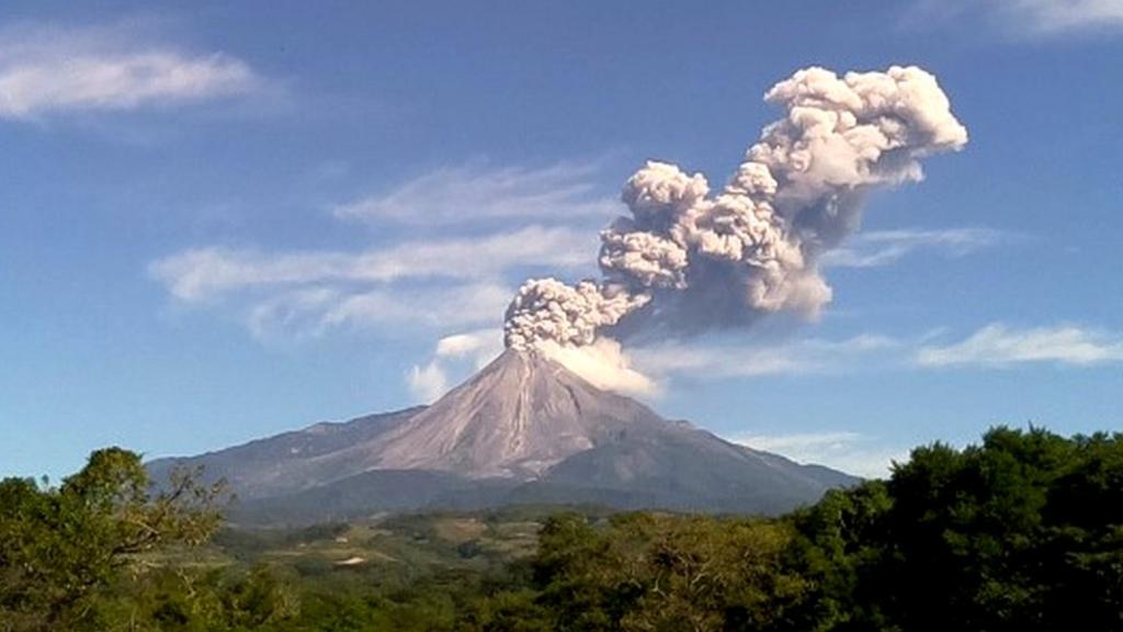 Mexico's Colima 'Fire volcano' erupts - BBC Newsround