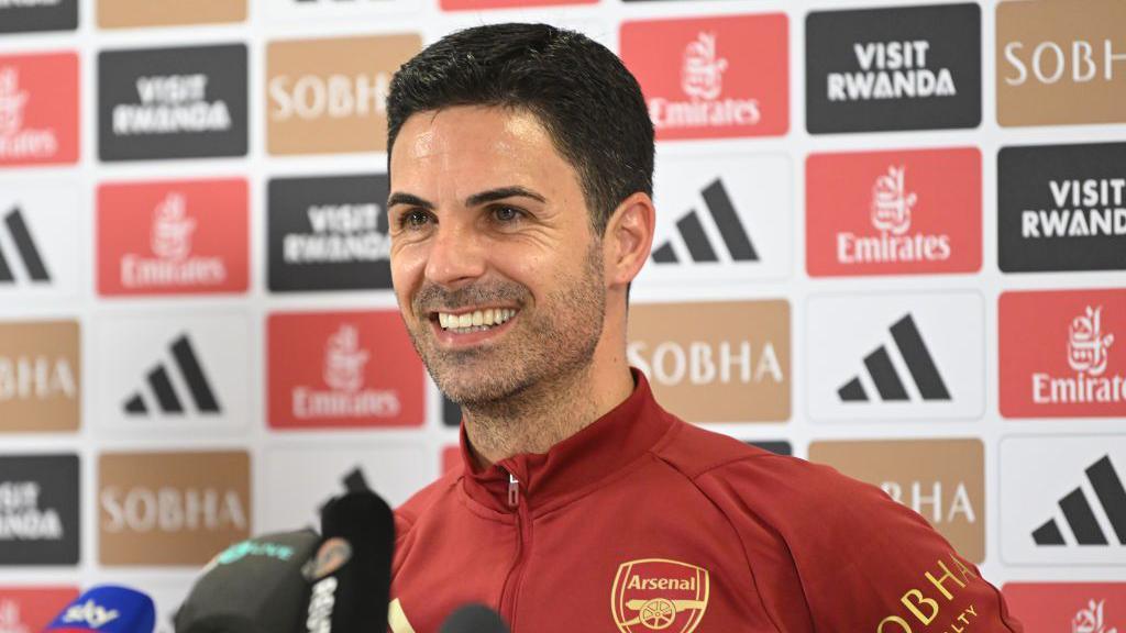 Mikel Arteta looks on