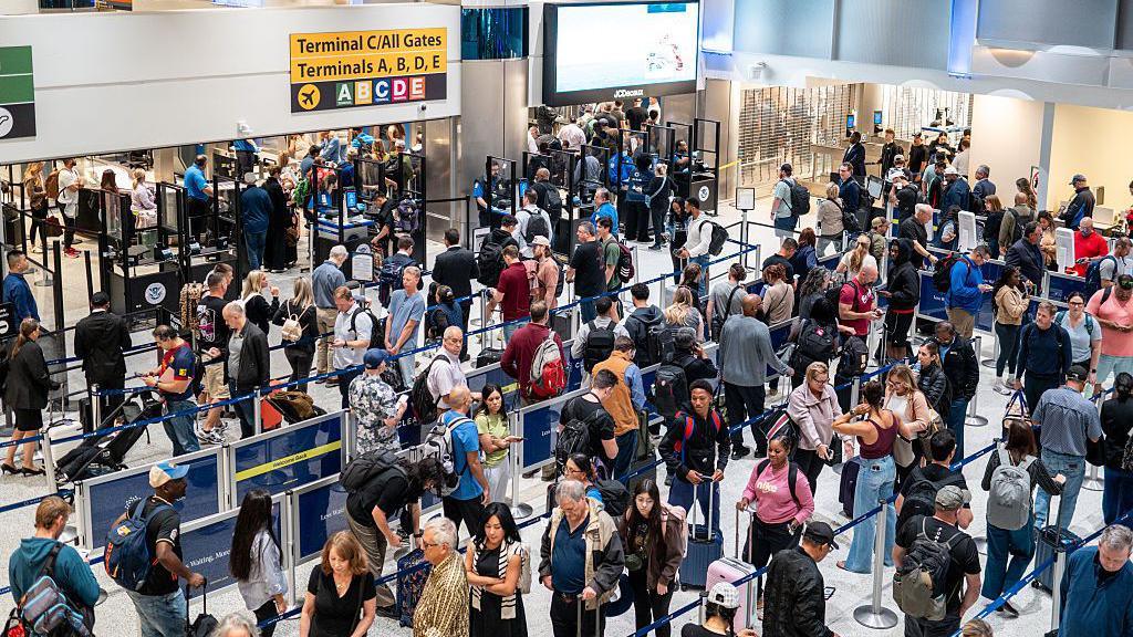 People line airport hallways