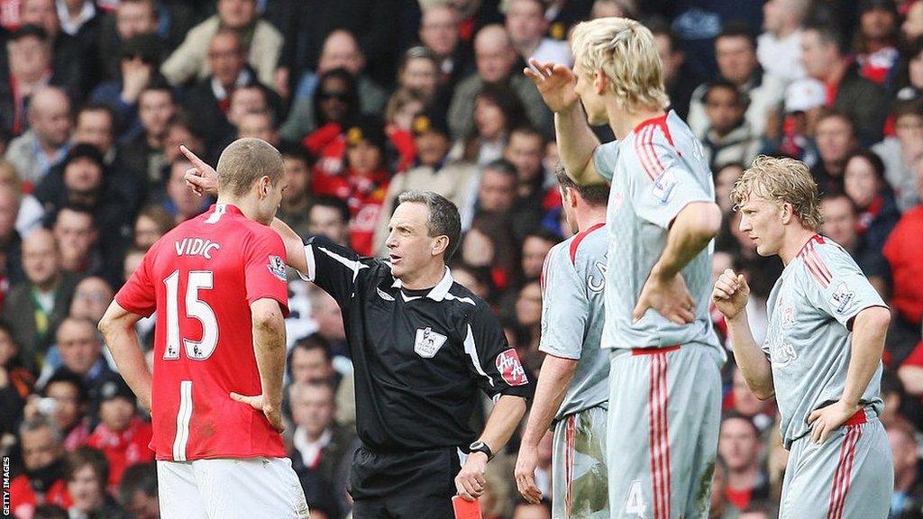 Nemanja Vidic is dismissed against Liverpool in 2009