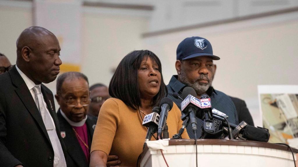 RowVaughn Wells speaking at a news conference